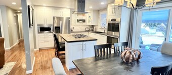 Cozy & Stylish Home near Lake Loveland