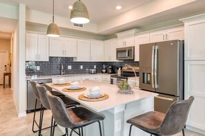 Fridge, microwave, oven, stovetop - Lake View - 2 Bedrooms 2 Baths Condo - 206 (Kissimmee)