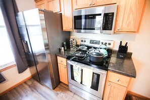 Private kitchen - Charming and Historic 5BR Near DT, Irvine Park and Cathedral Hill (Saint Paul)