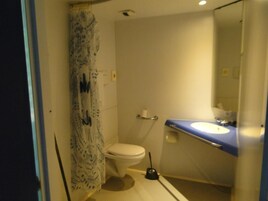 Bañera y ducha independientes