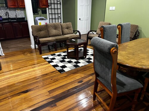 private guesthouse 1 min walking to the commercial area