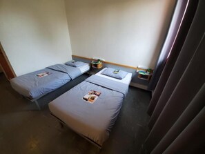 Blackout curtains, iron/ironing board, free WiFi, bed sheets - Auberge de Jeunesse HI Strasbourg (Strasbourg)