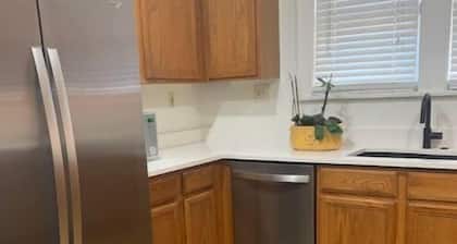 Walk to War Memorial 3-Bedroom REMODELED Home in Heart of Hillcrest