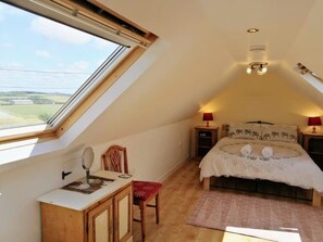 2 bedrooms, iron/ironing board, travel cot, free WiFi