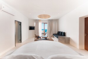 Soundproofing, free WiFi, bed sheets - Leon Luxury Suites (Santorini)