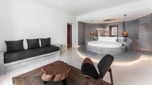 Sunrise Suite outdoor hot tub with Sea View