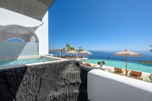 Sunrise Suite outdoor hot tub with Sea View | Terrasse/Patio