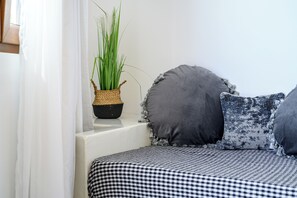 Infinity Suite  Indoor Hot Tub with Sea View | Área de sala de estar | Televisión de pantalla plana 