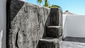 Aqua Suite outdoor hot tub with Sea View