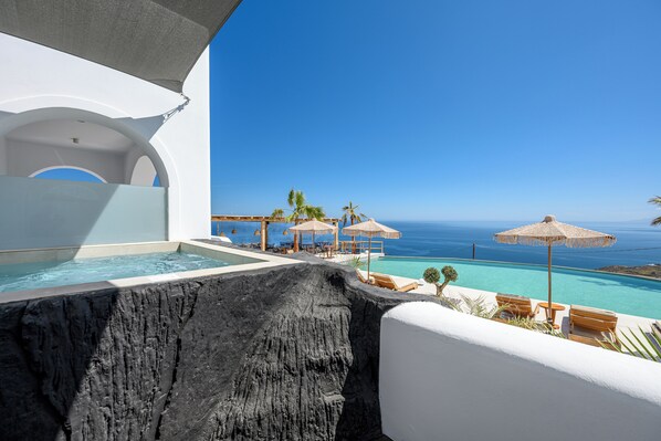 Exterior - Leon Luxury Suites (Santorini)