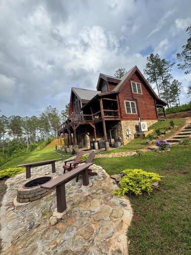 4-bedroom cabin on 5 acres with game room hot tub and bar