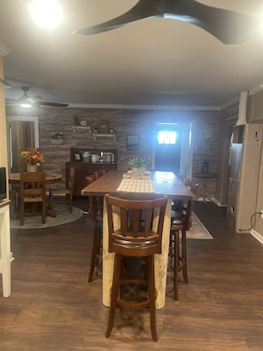 Dining - The Pink House - Charming, fully renovated, quiet getaway (Wellfleet)