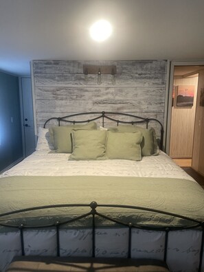 3 bedrooms, iron/ironing board, free WiFi, bed sheets - The Pink House - Charming, fully renovated, quiet getaway (Wellfleet)