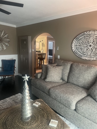 Interior. The Pink House - Charming, fully renovated, quiet getaway