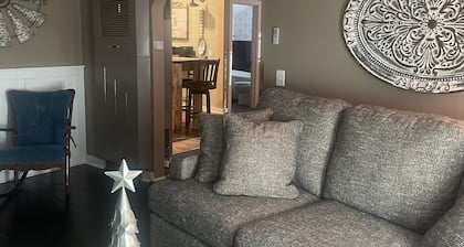 The Pink House - Charming, fully renovated, quiet getaway