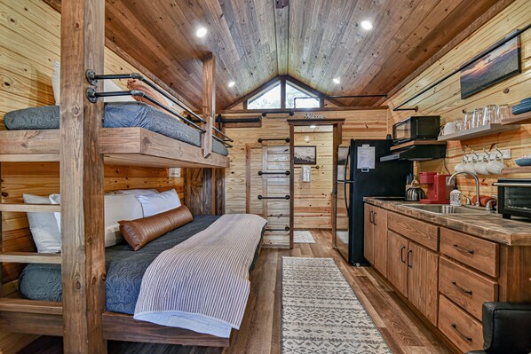 1 bedroom, iron/ironing board, WiFi, bed sheets - Asheville Tackle Box Tiny House (Arden)