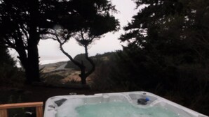 Banyera d'hidromassatge a l'aire lliure