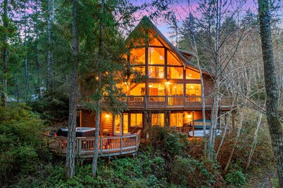 Enchanting Lindal Waterfront Cabin