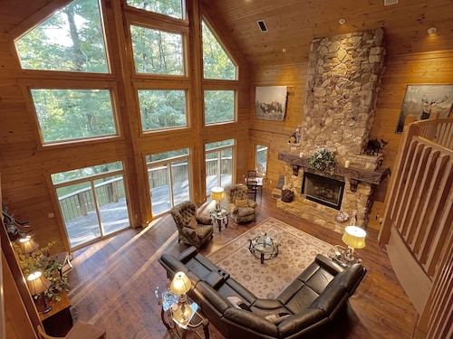 Eagles Nest Lodge  - Ultimate Vacation Destination!