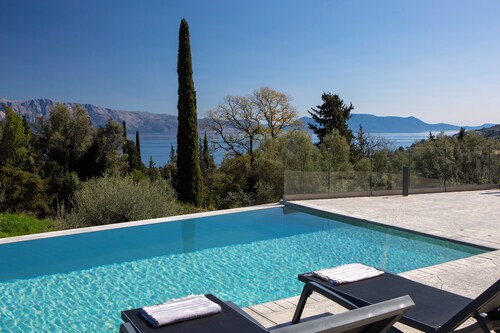 BITTER ALMOND TREES VILLAS - Stylish villa, sea views 1000m from Nikiana & Beach