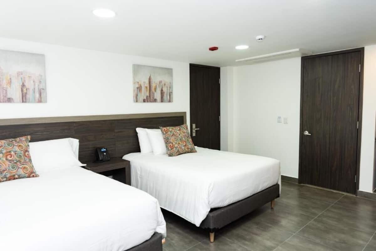 Chambre Familiale avec lits jumeaux | Literie de qualité supérieure, matelas Select Comfort