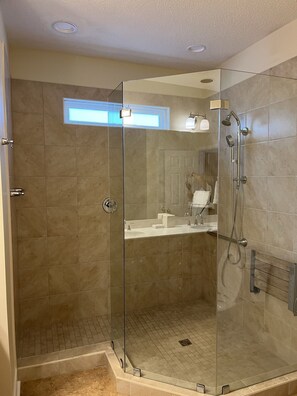 Shower, towels - Beach and Golf Vacation (Hilton Head Island)
