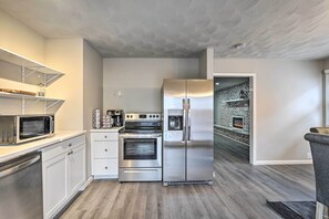 Refrigerador, microondas, parrilla de estufa y lavavajillas 
