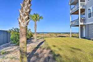 A residential building with a balcony and a view of the ocean.