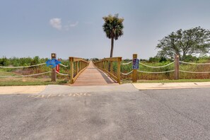 Property grounds - 3 Decks & Beach Access: Hilton Head Home (Hilton Head Island)