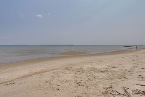 Beach nearby - 3 Decks & Beach Access: Hilton Head Home (Hilton Head Island)
