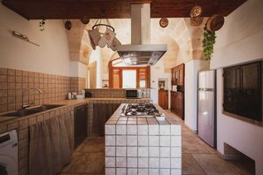 Fridge, microwave, oven, stovetop - Vacation home at the old olive tree (Puglia)