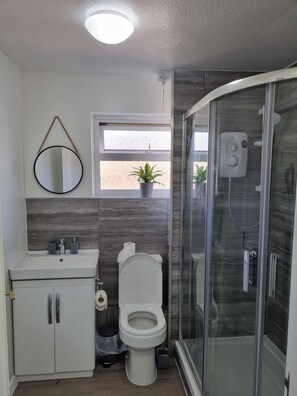 House | Bathroom | Shower, hair dryer, towels