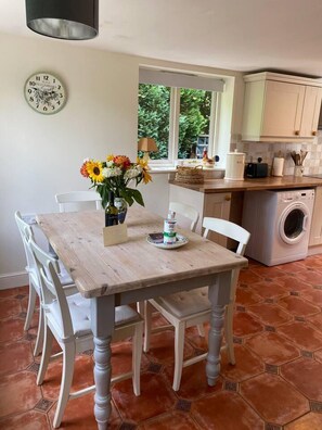 Cottage | Dining