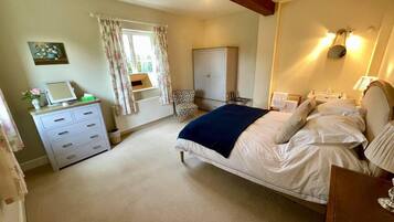 Cottage | 2 bedrooms, iron/ironing board, free WiFi, bed sheets