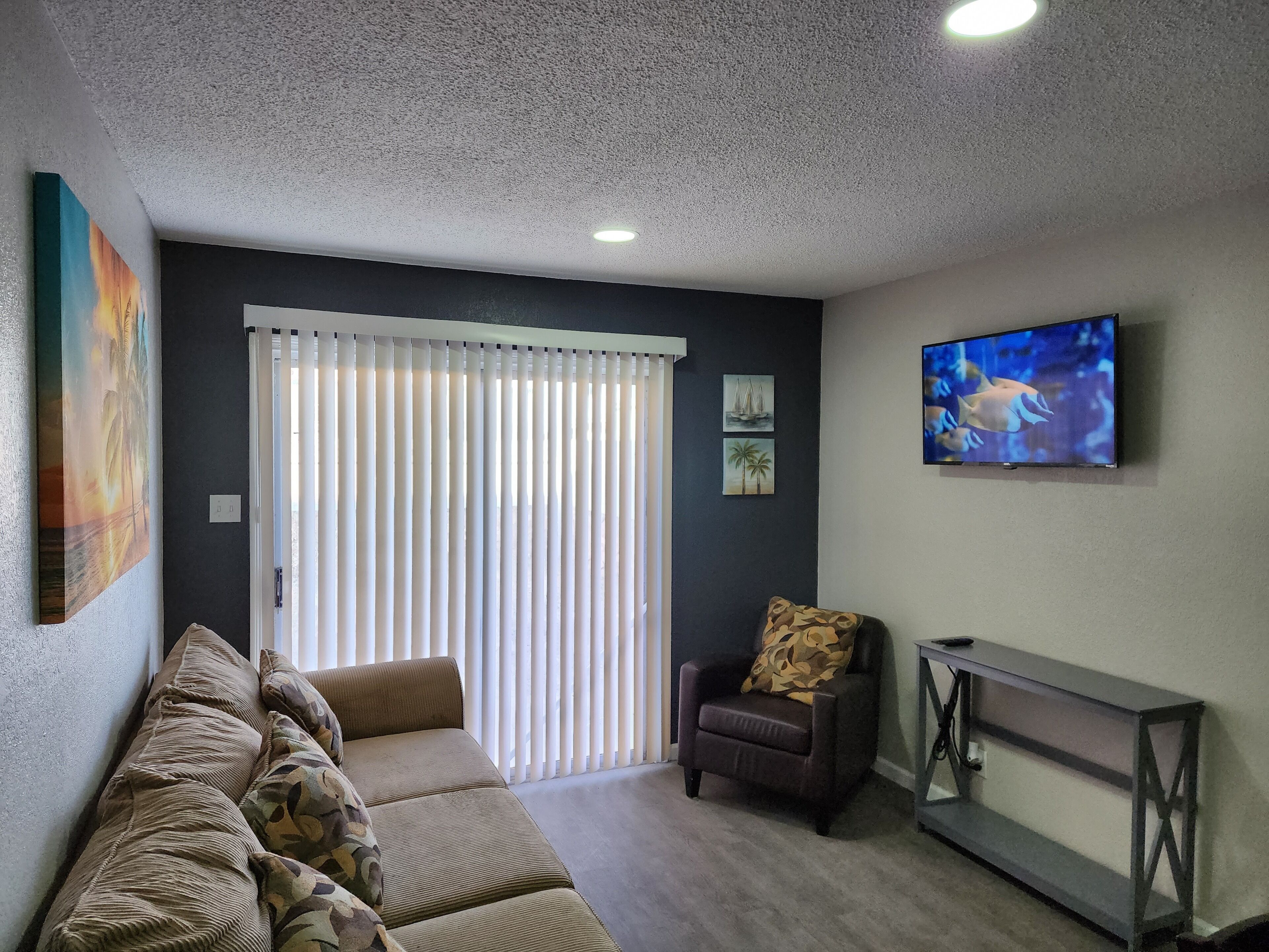 Televisión y oficina 