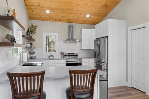 ثلاجة، ميكروويف، فرن، موقد طهي مسطح