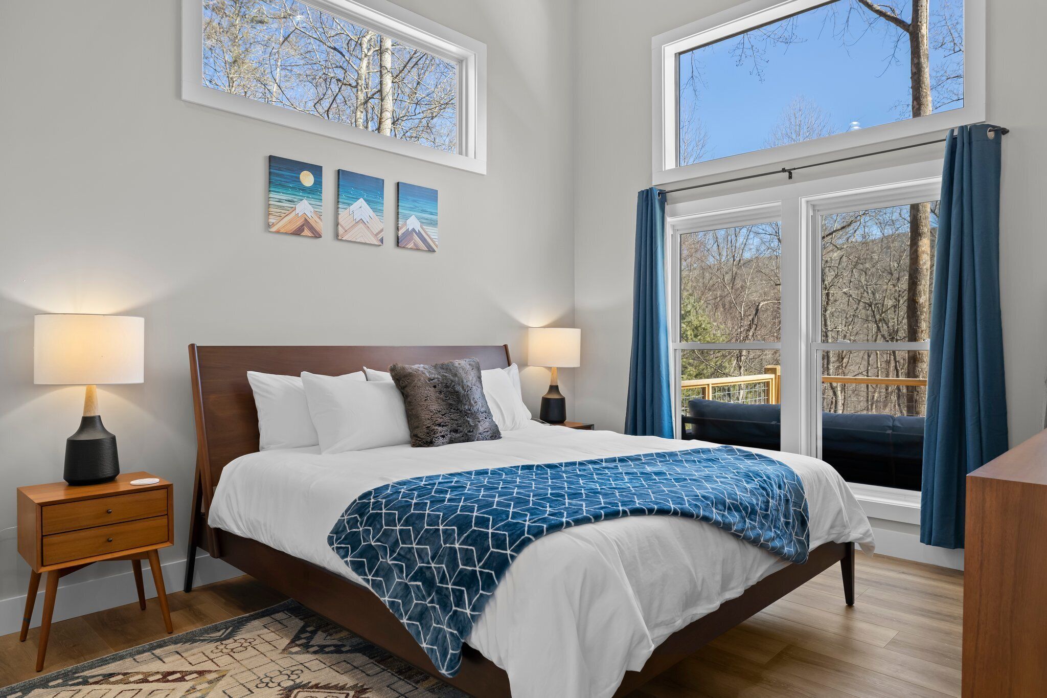 3 bedrooms, iron/ironing board, travel crib, free WiFi