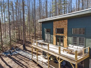 A two-story wooden cabin with a deck, outdoor seating, and a fireplace. - NEW Mountain Modern Hideaway! - Walk to Disc Golf (Marion)