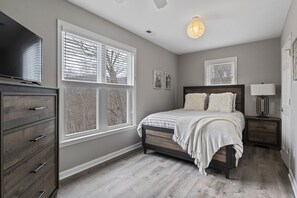 5 bedrooms, iron/ironing board, free WiFi, bed sheets