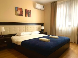 1 bedroom, bed sheets