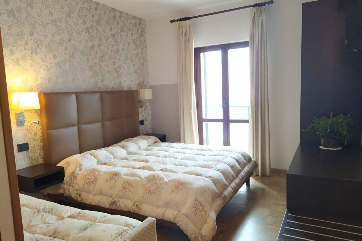 Habitación doble Deluxe, 1 habitación, vista al jardín | Caja de seguridad en la habitación