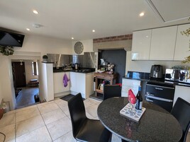 Cottage | Private kitchen | Fridge, microwave, stovetop, electric kettle