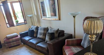 Cozy Cottage Close to Haworth Sleeps 2 With Garden