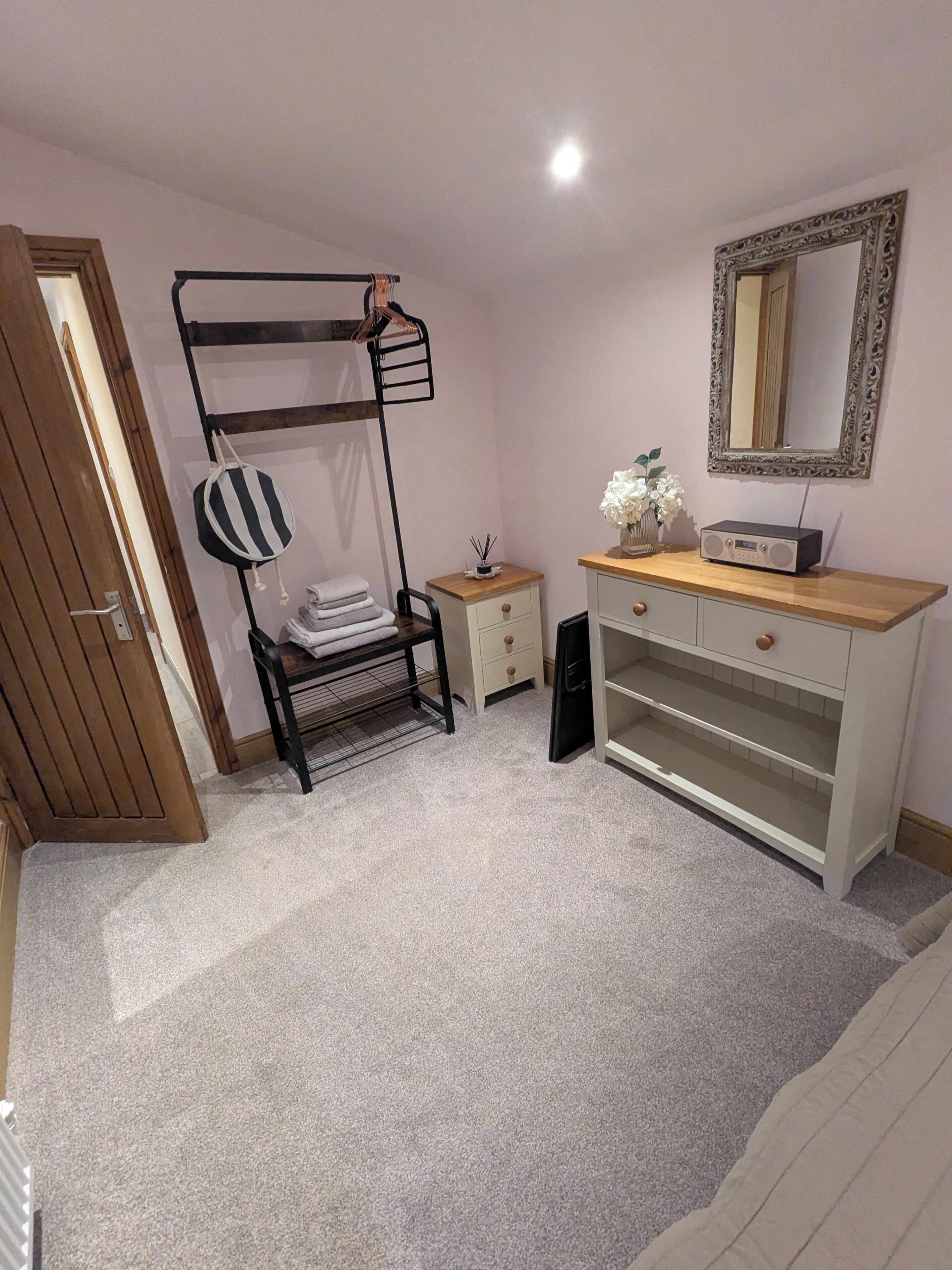 1 habitación, tabla de planchar con plancha, wifi gratis y ropa de cama 