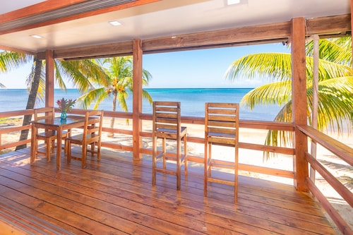 Stay at the famous Jolly Octopus Beach Bar! Beach Front with Water toys included