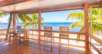 Stay at the famous Jolly Octopus Beach Bar! Beach Front with Water toys included