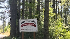 A sign for Encanto Valley Farm, a private barn offering hunters, jumpers, and equitation services. - Maple Valley Hummingbird Studio (Maple Valley)