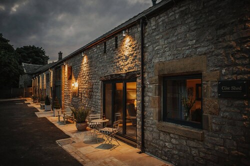 The Cow Shed - with panoramic views of Miller's Dale