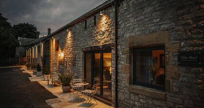 The Cow Shed - with panoramic views of Miller's Dale