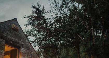 The Cow Shed - with panoramic views of Miller's Dale